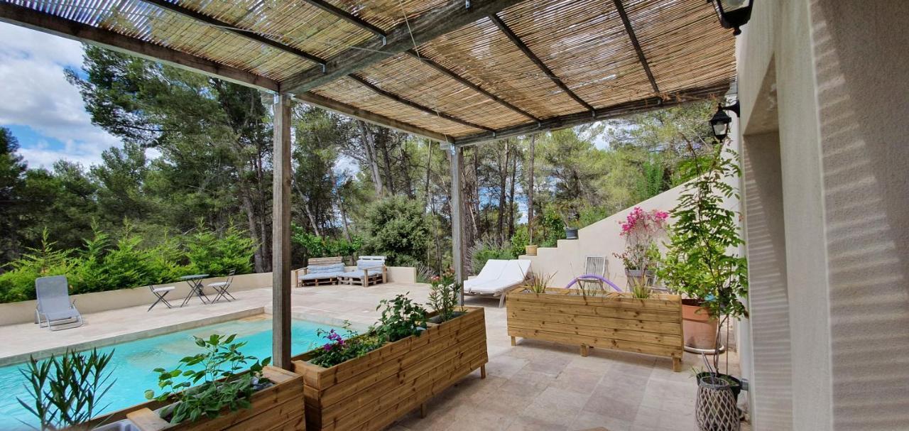 Mas De La Fadeto Bed and Breakfast Les Baux Exteriör bild