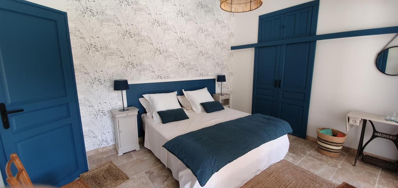 Mas De La Fadeto Bed and Breakfast Les Baux Exteriör bild
