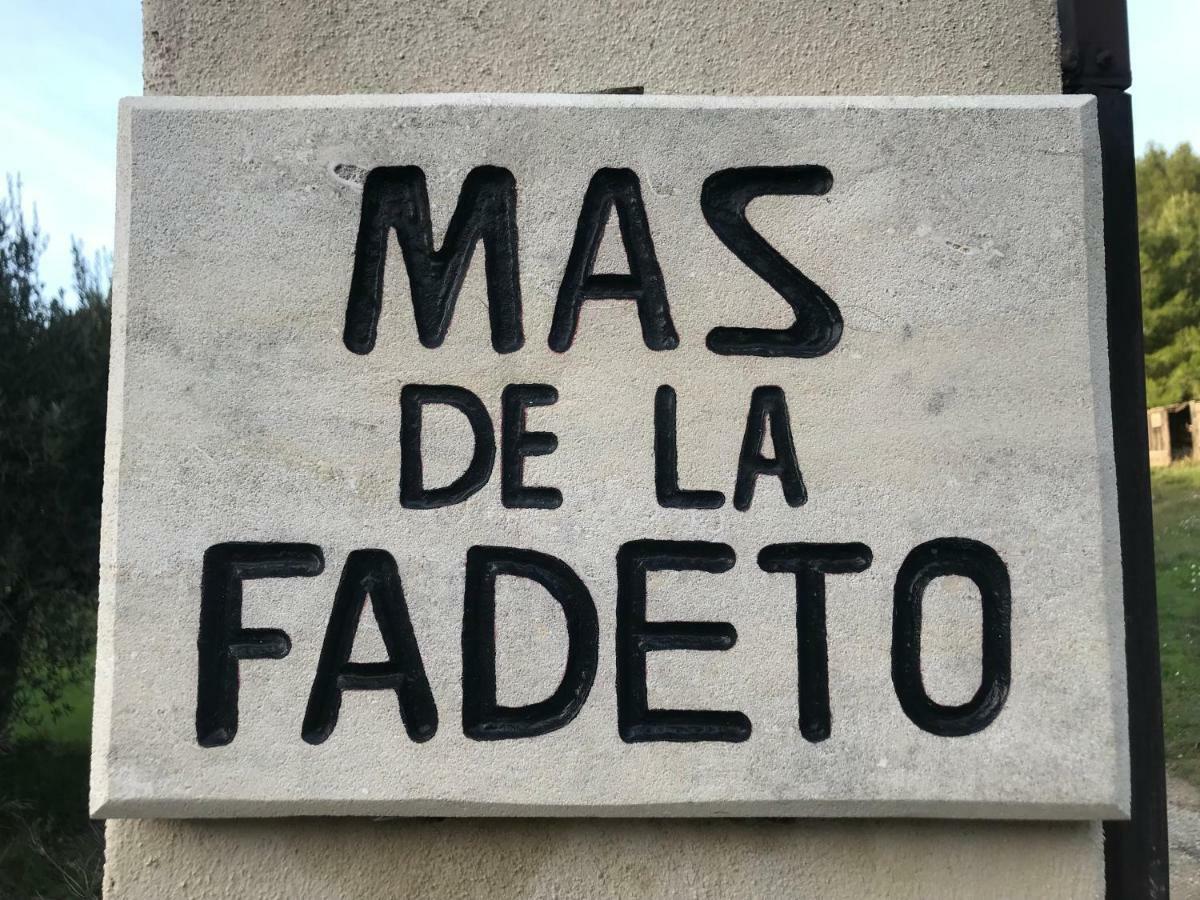 Mas De La Fadeto Bed and Breakfast Les Baux Exteriör bild