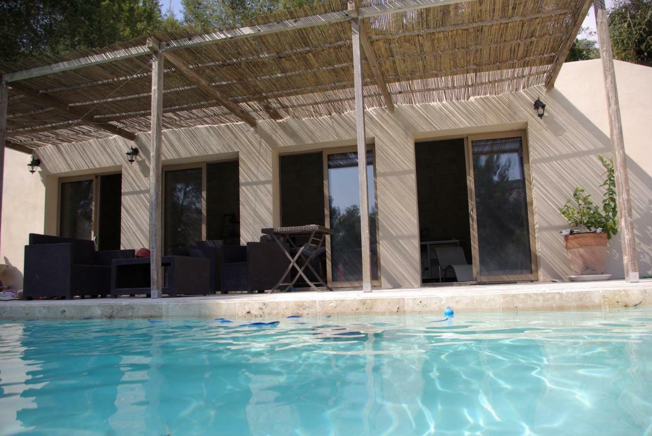 Mas De La Fadeto Bed and Breakfast Les Baux Exteriör bild