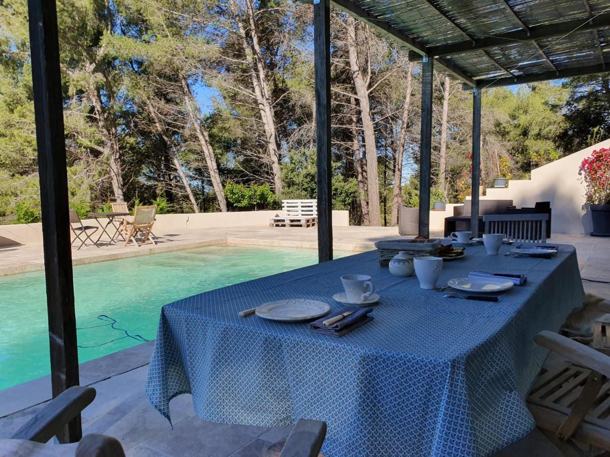 Mas De La Fadeto Bed and Breakfast Les Baux Exteriör bild